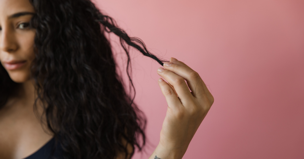 Woman experiencing dry scalp and scalp discomfort